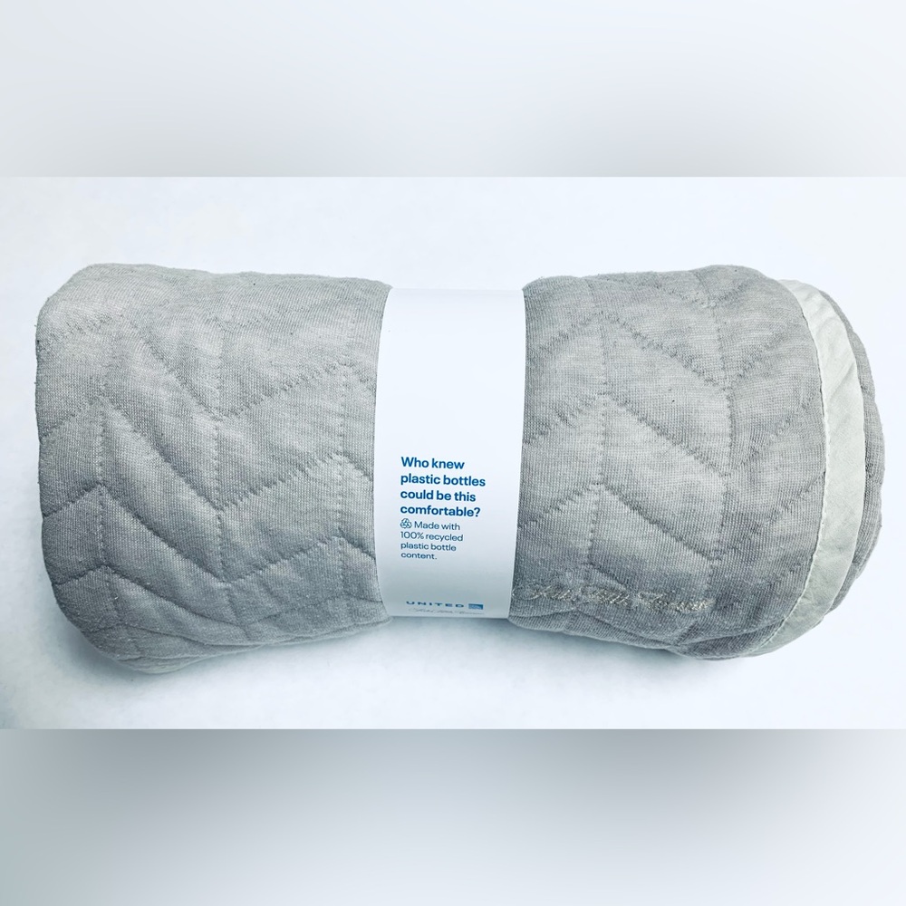 Saks Fifth Avenue United Polaris gray chevron  travel blanket